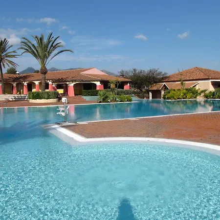 Liscia Eldi Aparthotel 4*